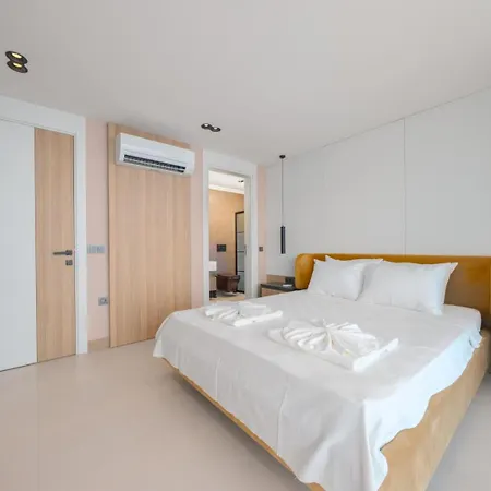 Aura A Villa